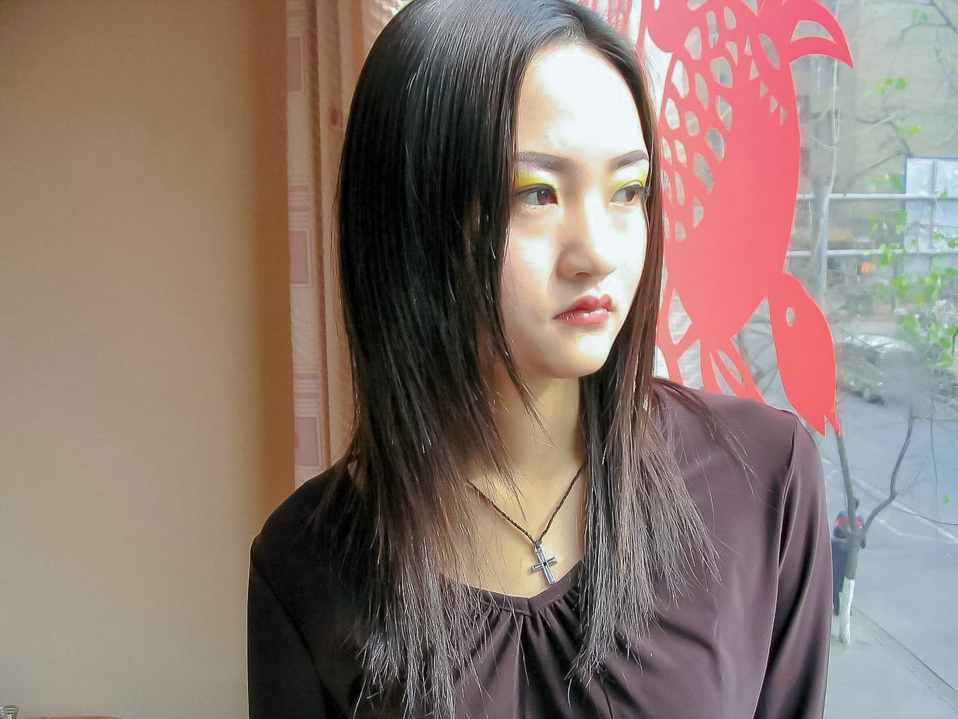 Natural arch and relaxed toes close-up